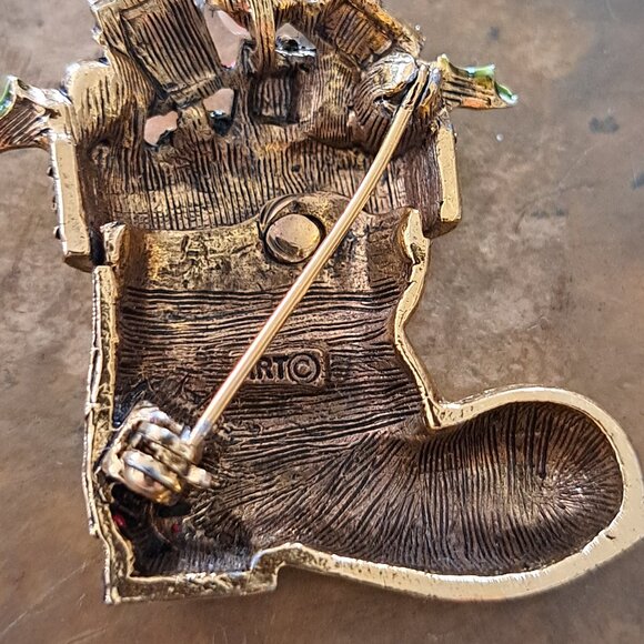 VTG Santa BOOT BROOCH TOY sack bronze detailed cuff Holiday jewelry coat pin - Picture 4 of 5